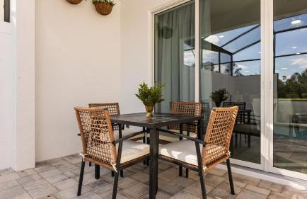 Stunning Townhome with Private Pool & Games Room - Foto 8