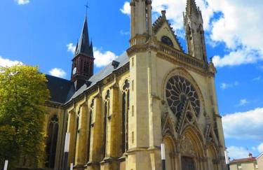 Maison 200m2- 9 chambres avec sdb - 16-18 personnes - séminaire-Proche Centre-Ville-Gare et Arena-terrasse - Foto 34