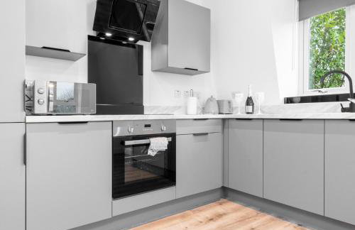 Modern Two Bed Apartment - Netflix - Balcony - Parking - 5MC - Foto 7