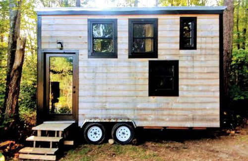 Modern Tiny House with Ski Access in Bennington, New Hamsphire - Foto 26