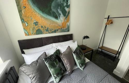 Brand New High Spec House with Parking & Wi-Fi By Home Away From Home - B - Foto 14