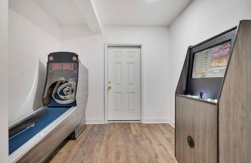 Luxe Lrg Pocono House for 18 Hot Tub/Gameroom/Pool - Foto 6