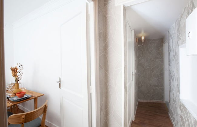 Eiffel Tower Rue Cler - Photo 22