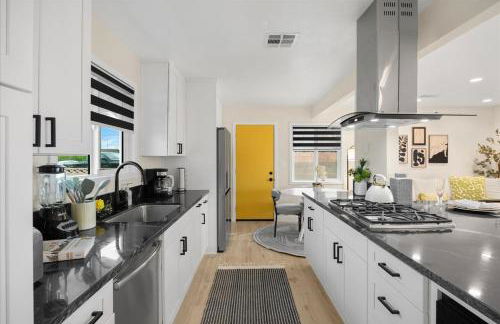 Luxurious Newly Remodeled 4 Bedroom Home with Large Backyard near Disneyland - Foto 21