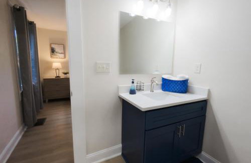 The Crestwood - 3BR Home with Parking - Near Atlanta and Stone Mountain - Photo 13