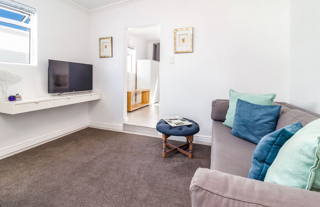 Bleu Cobalt Cottage - Photo 8