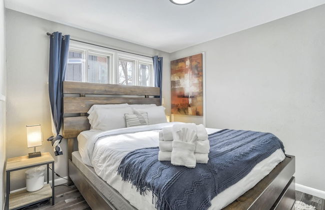 5BD Dog Friendly Family Getaway Near Downtown! - Photo 11