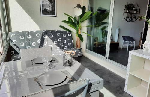 CHARMANT T2 VUE MARINA PLAGES A PIED - Foto 8