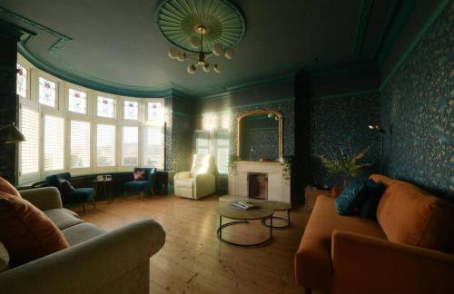 Gorwel is an Art Deco 1930s villa with sea views - Foto 21