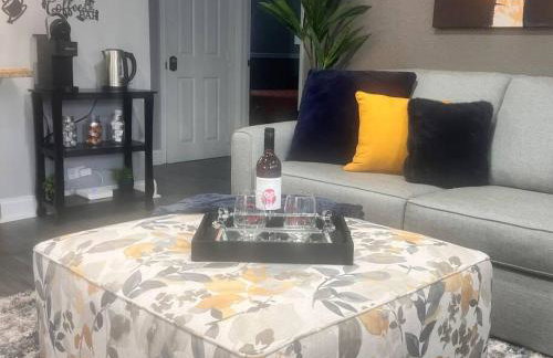 King Bed, 3 miles to Stadium - Foto 9