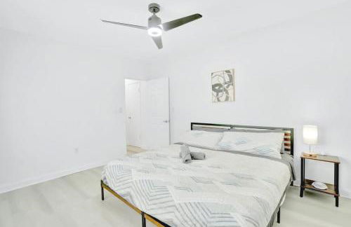1BR Miami Beach Apt with King plus 2 Queens & Smart TV - Foto 6