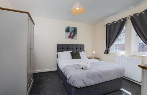 Spacious Luxurious Serviced Accommodation 6 - Photo 22