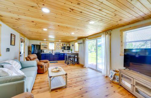 Yard with Lake View Home Near Table Rock Lake! - Foto 6