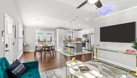 Family Home in Oakwood, 12 Mins to Campus, Patio, Washer Dryer, 2 Bathrooms, Utilities and Internet Included, Great for Students or Families, Charming Oakwood-Lincoln Park Home, 10 Walk to Dining, 24 Hour Hospitality Team - Foto 3