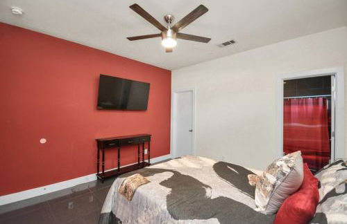 3BR/3.5BA Three Story East Downtown TownHouse with view - Photo 43