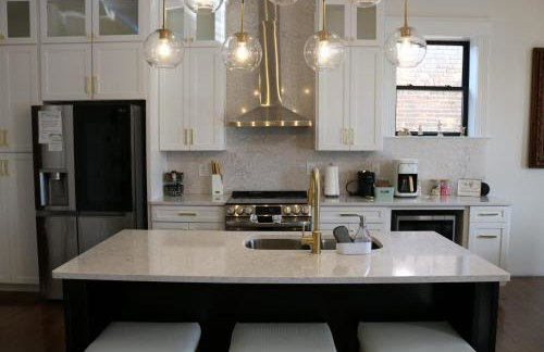 The Luxe Building- 2 Bedroom Apartment in Metropolis - Photo 5