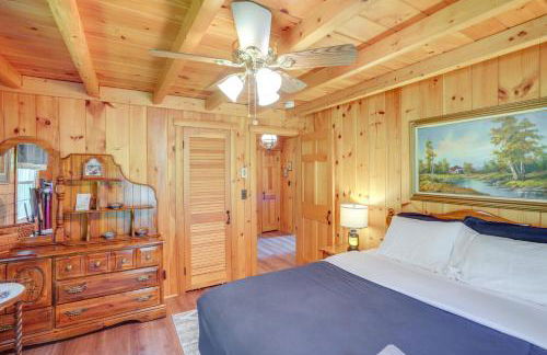 Elegant Hudson Valley Retreat with Hot Tub and Pond - Foto 18