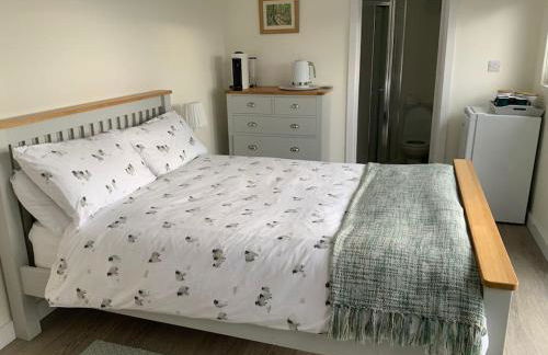 A Cotswold Cabin with Great Views and a Hot Tub - Foto 8