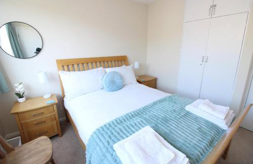 Penderic - 3 Bedroom Cowes Stay with Balcony & Panoramic Solent Views Close to Shops, Cafés, Sailing Clubs & Beach - Foto 14