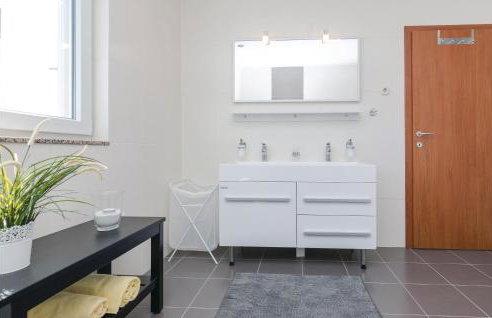 Four-Bedroom Holiday Home In Suhovare - Foto 41