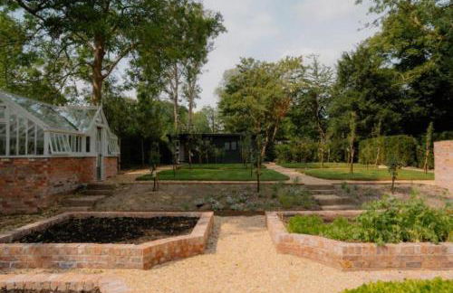 The Carriage House by Birch Stays - Photo 14