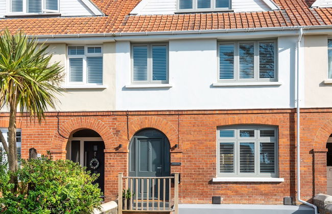 Holly Hayes House - Photo 1