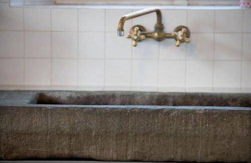 Casale rinnovato immerso nella campagna con splendida piscina privata - Foto 15