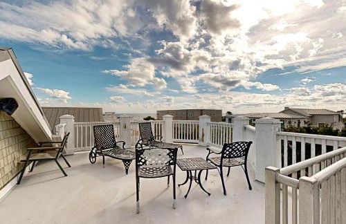 Luxury cottage with pools & multiple decks, 1/2 block to beach - Foto 46