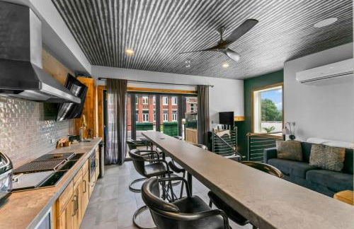 Amazing Rooftop Patio Overlooking street - Foto 23