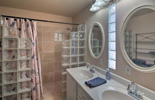 Canalfront Family Home with Private 50-Foot Dock! - Foto 14