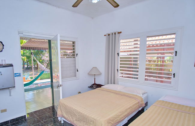 Villa in Cárdenas with swimming pool and garden - Photo 32