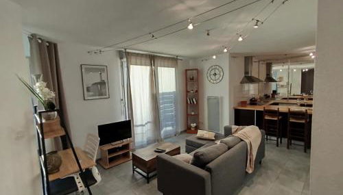 Essential Near stadium Air conditioning et Private parking - Foto 1