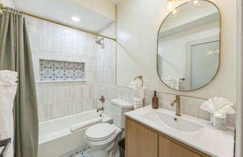 Bi-Level 2BR w Rooftop - Sleeps 12 - 10 min to DT - Foto 17