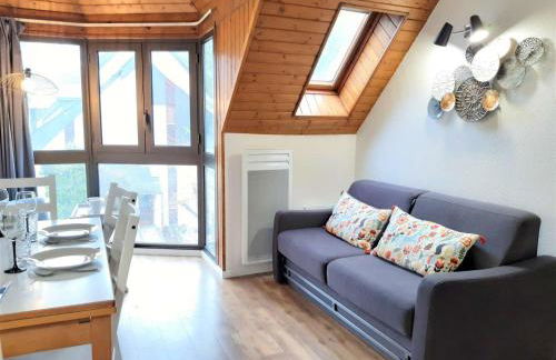 Charmant T2 Sud avec Bow-Window, TV, Kitchenette Équipée, Muscu, Sauna, Jacuzzi—Proche St-Lary Soulan - FR-1-457-284 - Foto 1