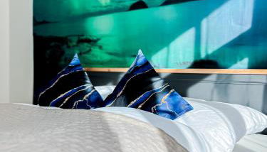 Erstklassiges Ferienapartment Citynah mit 1 Schlafzimmer - WiFi, TV, Küchenzeile, Waschmaschine&Trockner - Foto 4