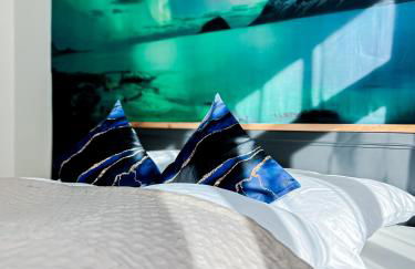 Erstklassiges Ferienapartment Citynah mit 1 Schlafzimmer - WiFi, TV, Küchenzeile, Waschmaschine&Trockner - Foto 4