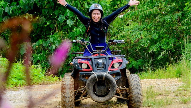 Desfrutando do tour de quadriciclo por Boracay