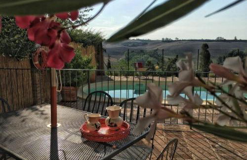 Pasqui Villas La Capanna accogliente casa in paese con vista piscina WiFi - Foto 9