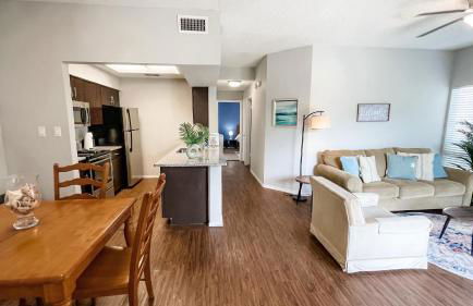 Family Retreat - Near Shopping, Dining & Beach - Foto 4