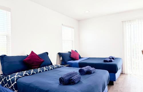 Cozy 3 BR Townhouse with Balcony - Photo 39