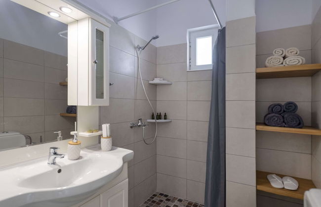 Parian Charming 3bedroom Home - Photo 38