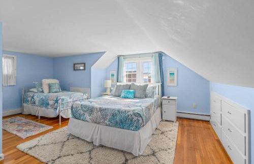 Charming House by the Beach with Patio Grill and FirePit - Foto 17