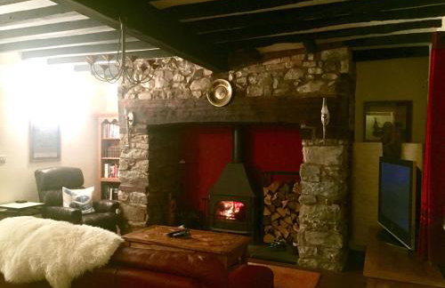 Mid-Wales Farmhouse, swimming pool, tranquil countryside views, sleeps 14 - Foto 36