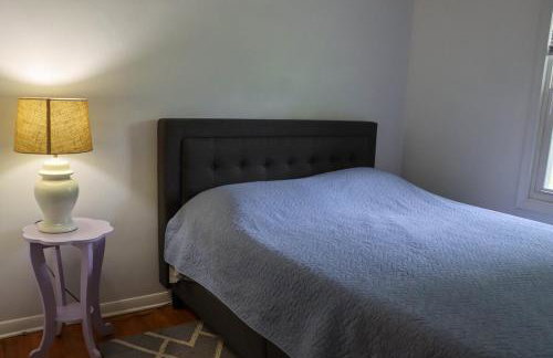 Large home with hot tub in serene wooded setting - Foto 75