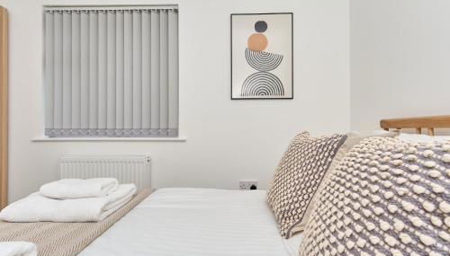 Bonchurch Court - A Stylish 3 Bed Apartment- Nr Ventnor with Large Outside Terrace & Parking - Dog Friendly - The Perfect Choice For Couples, Friends & Families - 5 Mins To Beach - Managed By Greenstay Serviced Accommodation - Foto 5