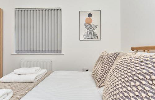 Bonchurch Court - A Stylish 3 Bed Apartment- Nr Ventnor with Large Outside Terrace & Parking - Dog Friendly - The Perfect Choice For Couples, Friends & Families - 5 Mins To Beach - Managed By Greenstay Serviced Accommodation - Foto 5