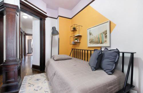 The Vic 3-BR Quick NYC Access & Parking - Foto 11