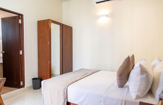 Marine Suites - Photo 34