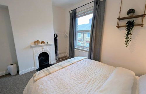 The Heritage Hideaway - King bed, Free parking, Walk to c-centre & Hospital - Foto 7
