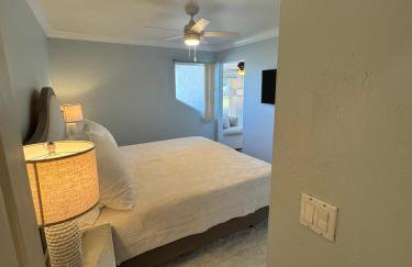 Spacious Naples Lakefront Pool Home Minutes from Downtown! - Foto 7